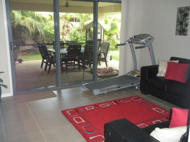 8 Rungert Ct, Mooloolah Valley QLD 4553