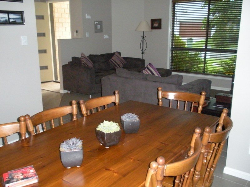 8 Rungert Ct, Mooloolah Valley QLD 4553