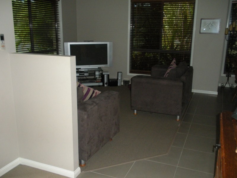 8 Rungert Ct, Mooloolah Valley QLD 4553