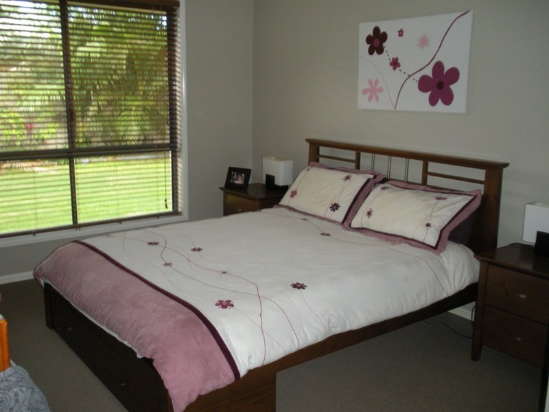 8 Rungert Ct, Mooloolah Valley QLD 4553