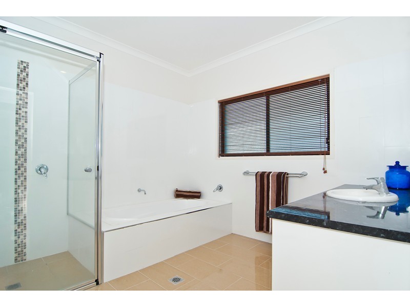 11 GALLOWS PLACE, Palmwoods QLD 4555