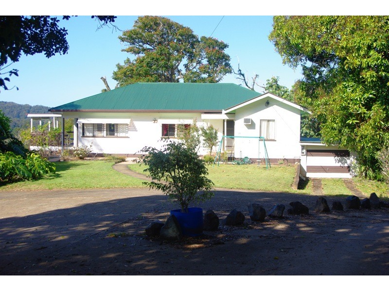 13 Hilary Crescent, Woombye QLD 4559