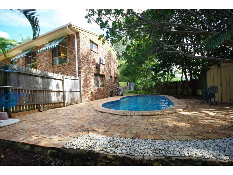 4 Hall Court, Burnside QLD 4560