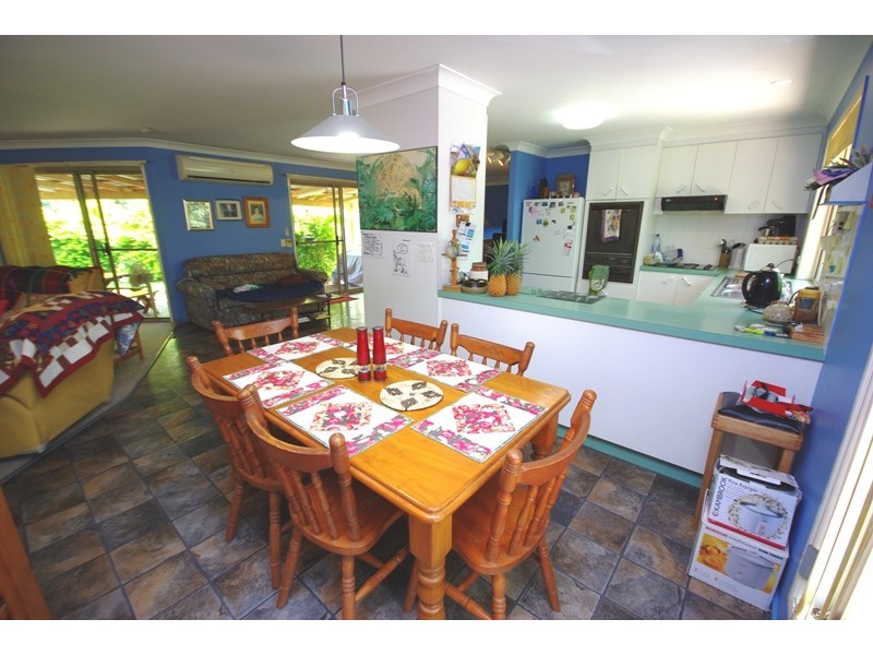 4 Hall Court, Burnside QLD 4560