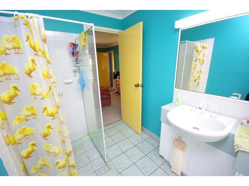 4 Hall Court, Burnside QLD 4560