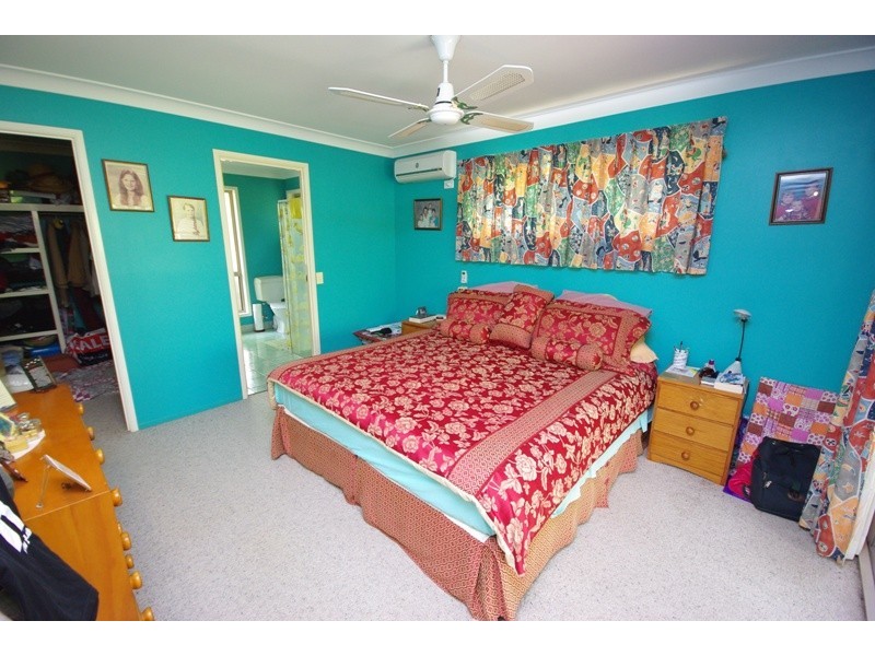 4 Hall Court, Burnside QLD 4560
