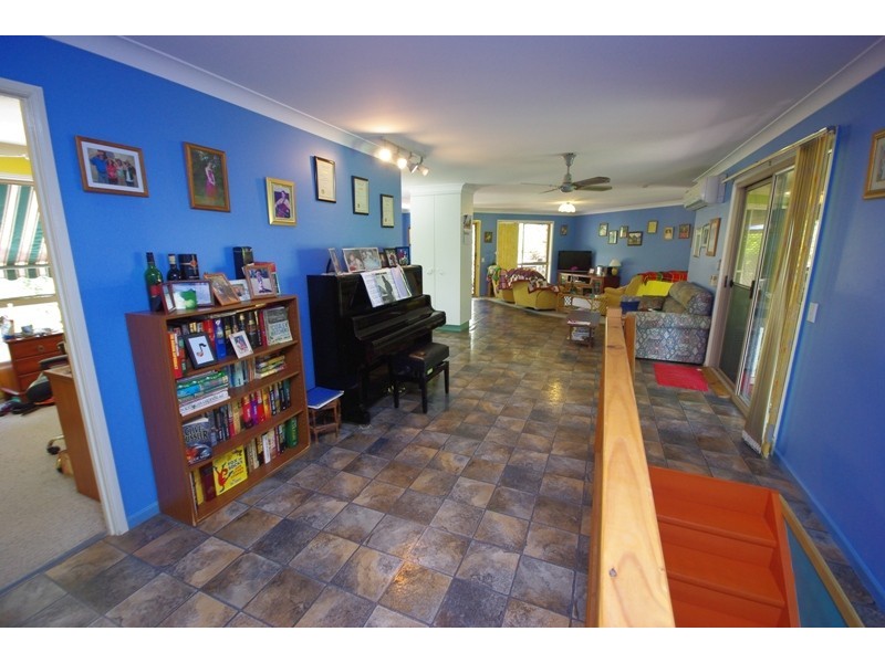 4 Hall Court, Burnside QLD 4560