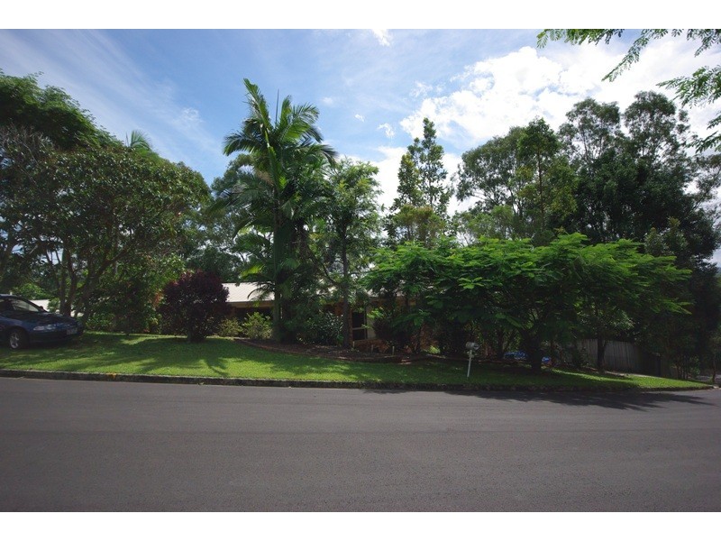 4 Hall Court, Burnside QLD 4560