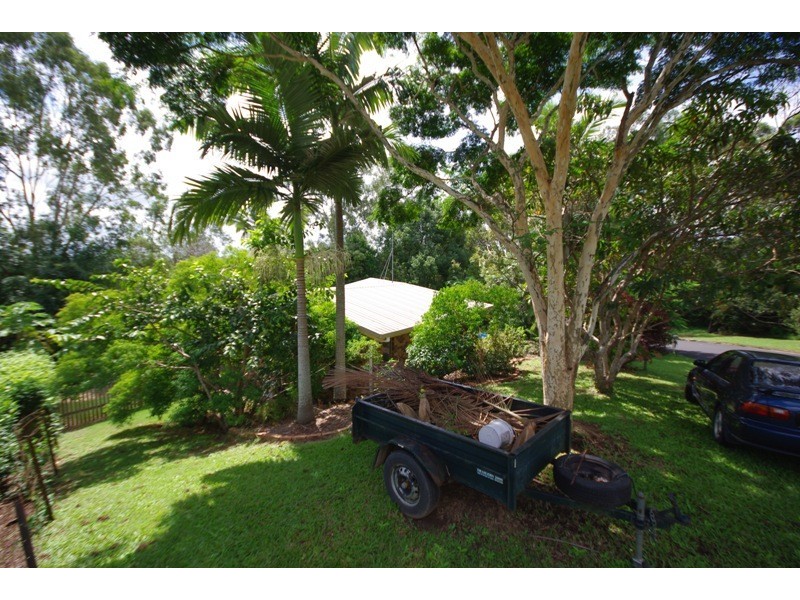 4 Hall Court, Burnside QLD 4560