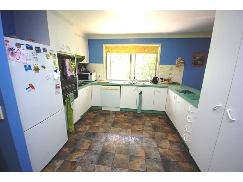 4 Hall Court, Burnside QLD 4560