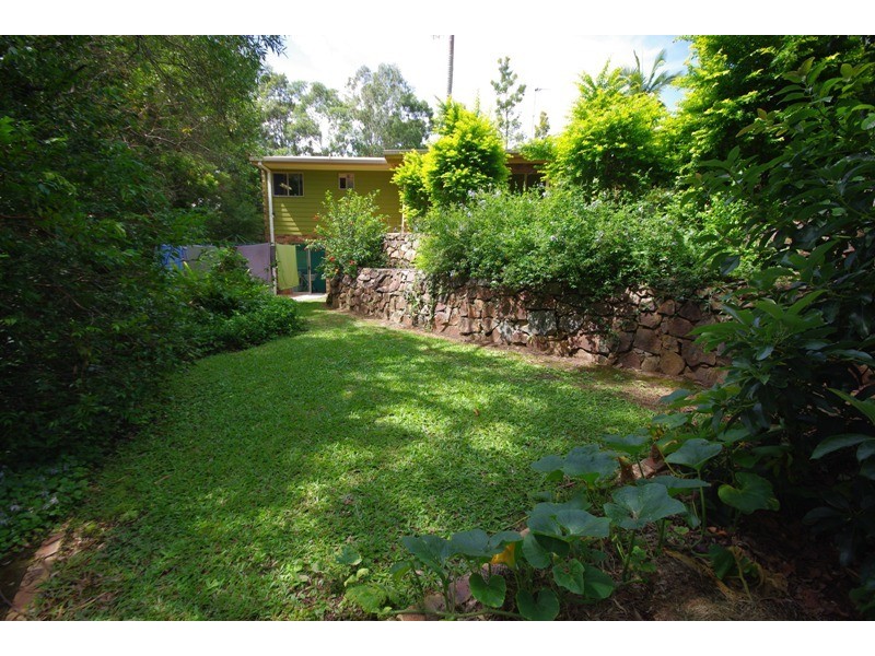 4 Hall Court, Burnside QLD 4560