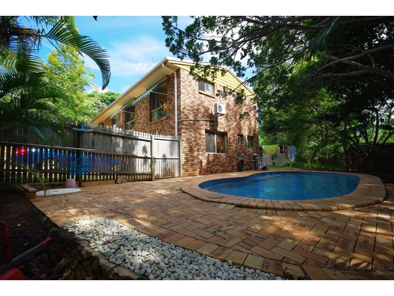 4 Hall Court, Burnside QLD 4560