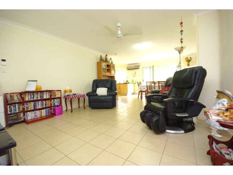 2 / 76a Carter Road, Nambour QLD 4560