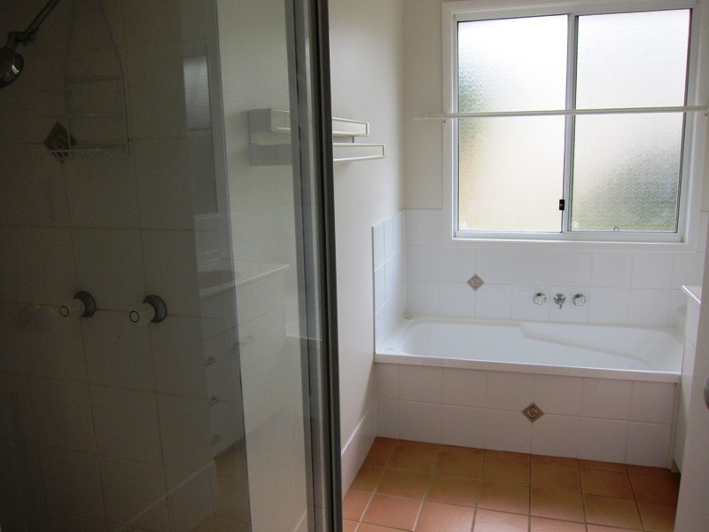 2 Henry Court, Glass House Mountains QLD 4518