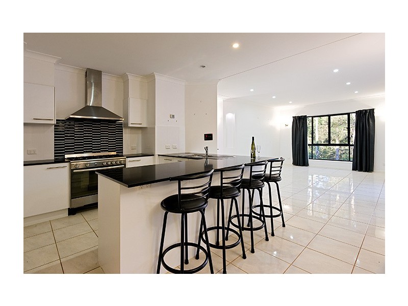 2/5 Wildwood Place, Mooloolah Valley QLD 4553