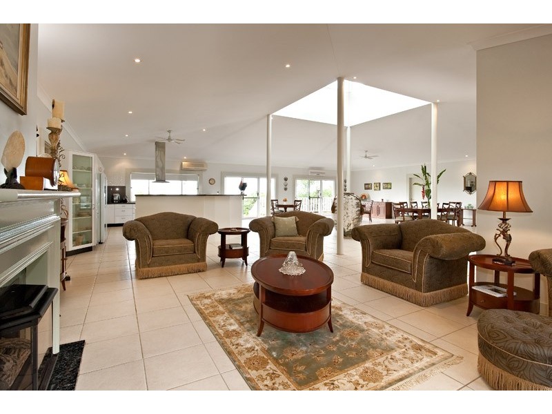 813 Hunchy Road, Hunchy QLD 4555