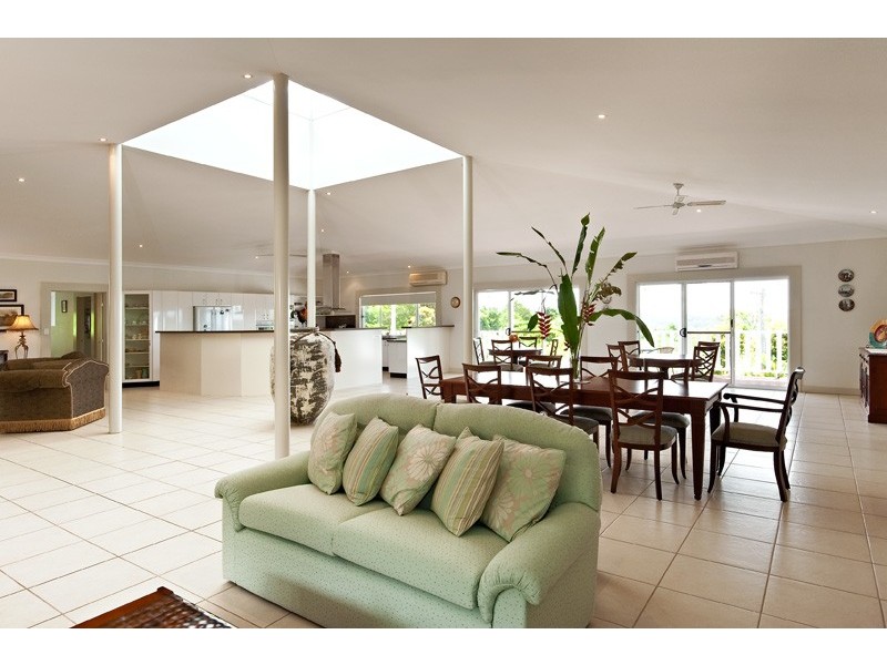813 Hunchy Road, Hunchy QLD 4555