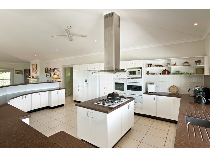 813 Hunchy Road, Hunchy QLD 4555