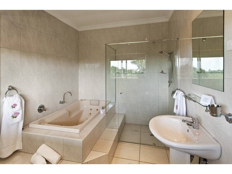 813 Hunchy Road, Hunchy QLD 4555