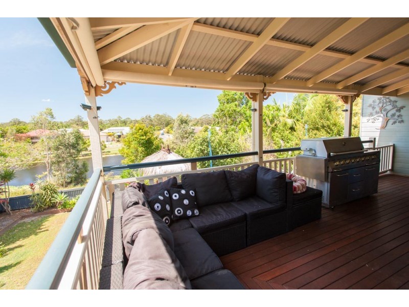 15 Petigrain Avenue, Palmwoods QLD 4555