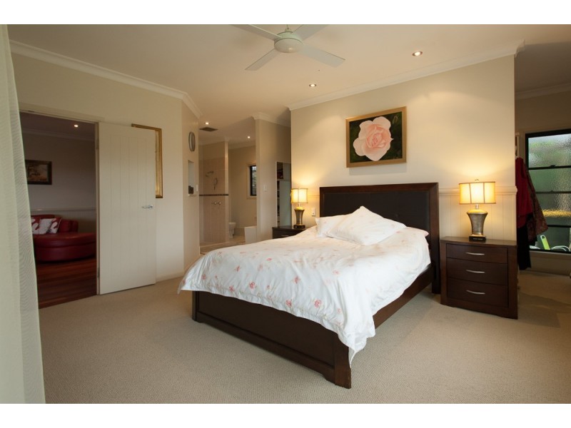 15 Upper Rosemount Road, Rosemount QLD 4560