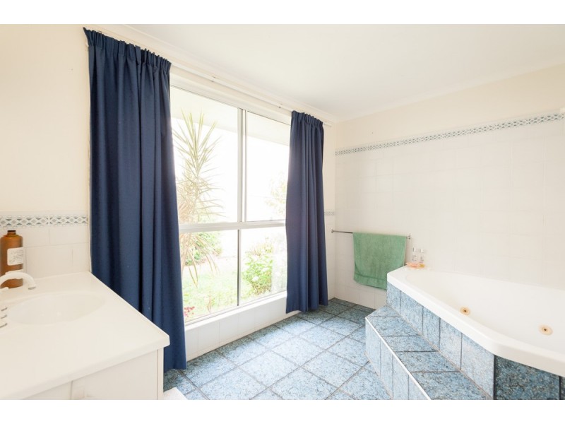 15-17 Towen View Court, Towen Mountain QLD 4560