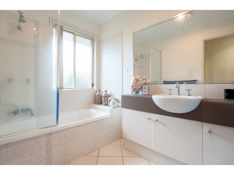 7 Robertson Drv, Burnside QLD 4560