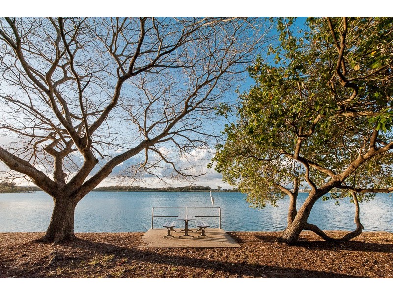 1/2 Picnic Point Esplanade, Maroochydore QLD 4558