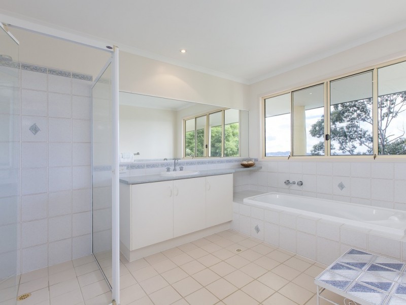 652 Hunchy Road, Hunchy QLD 4555