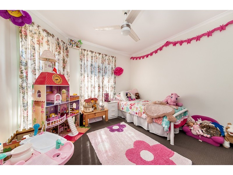 13 Robertson Drive, Burnside QLD 4560