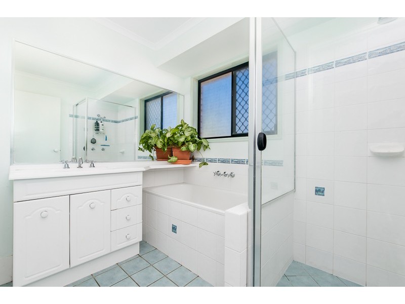 13 Robertson Drive, Burnside QLD 4560