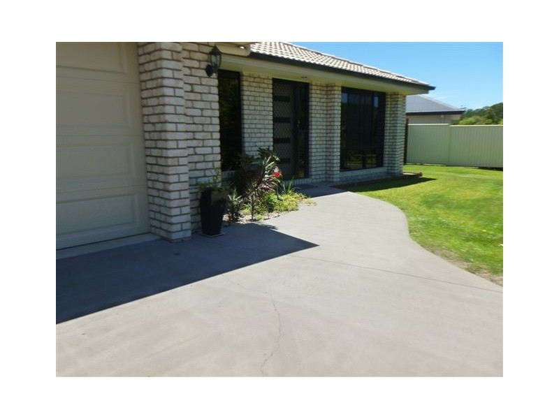 3 Dixon Court, Mooloolah Valley QLD 4553