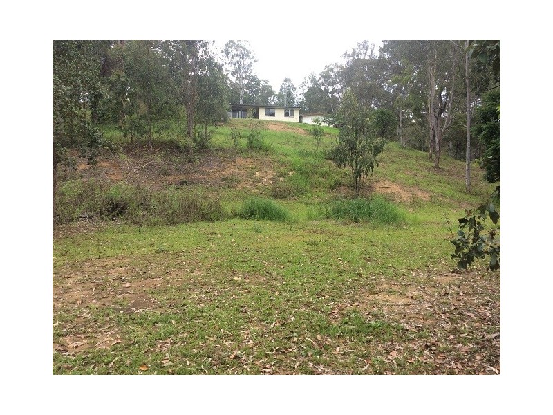 367 Hunchy Rd, Hunchy QLD 4555