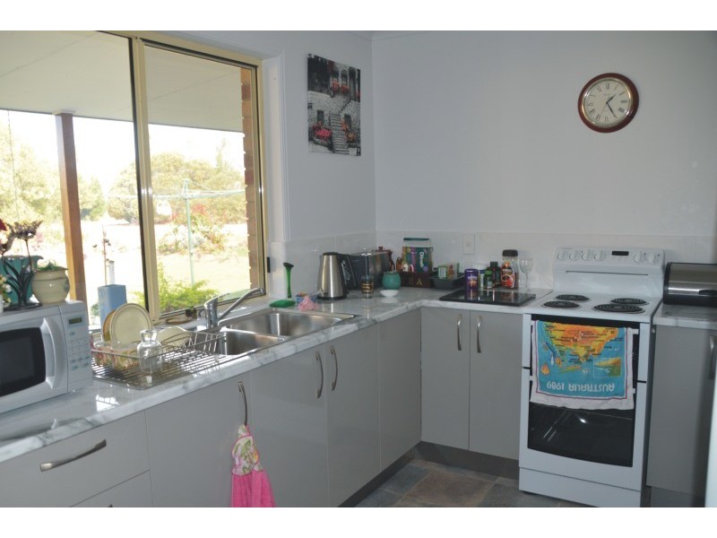 90 Beach Drive, Burrum Heads QLD 4659