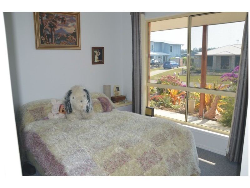 90 Beach Drive, Burrum Heads QLD 4659