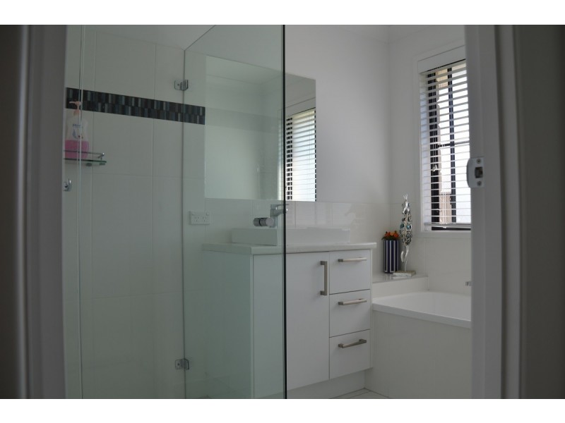 11 Noeme Street, Burrum Heads QLD 4659