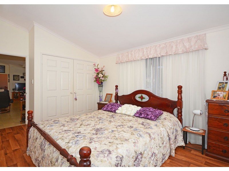 4 Lakeside Drive, Burrum Heads QLD 4659