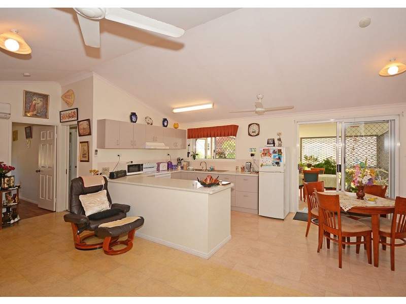 4 Lakeside Drive, Burrum Heads QLD 4659