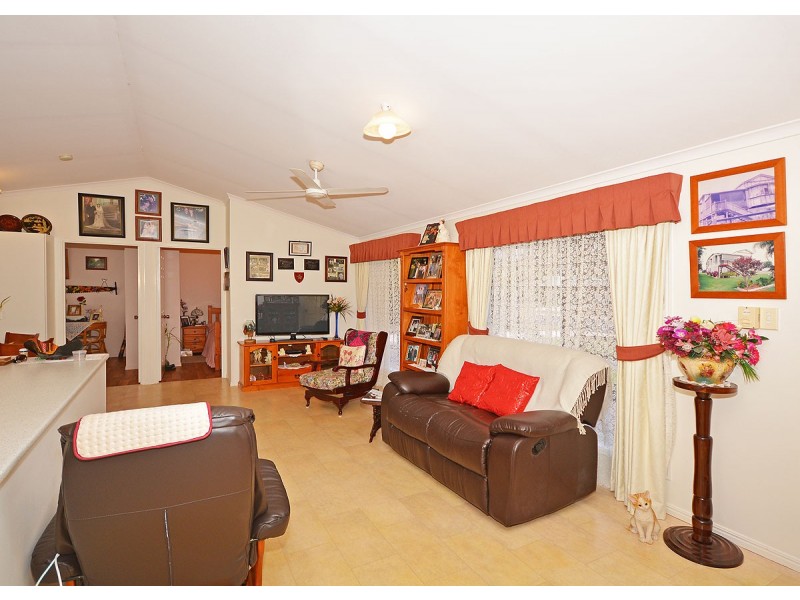 4 Lakeside Drive, Burrum Heads QLD 4659