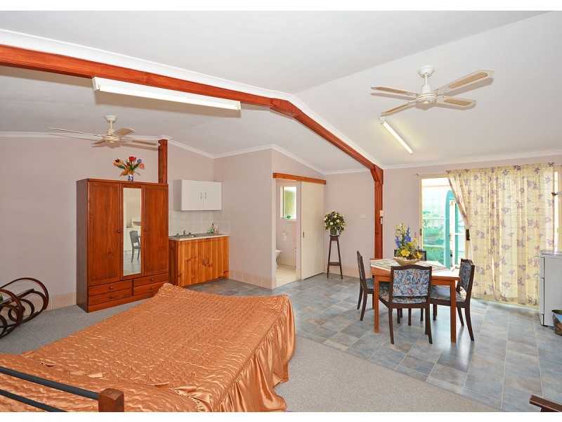 4 Lakeside Drive, Burrum Heads QLD 4659