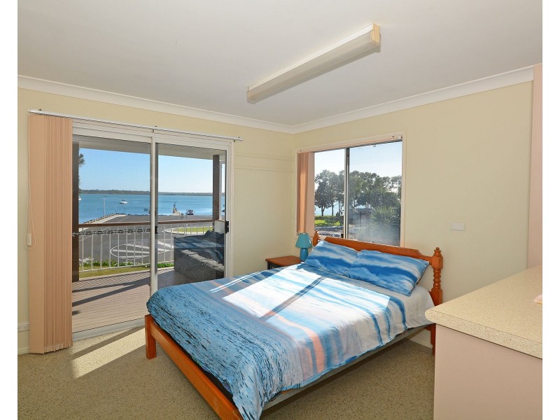 70 Riverview Drive, Burrum Heads QLD 4659