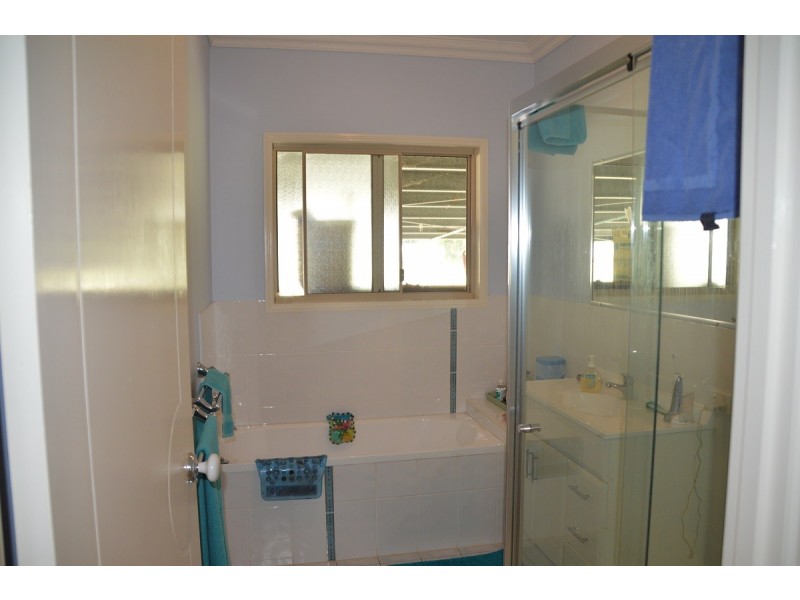 68 Old Bruce Highway, Howard QLD 4659