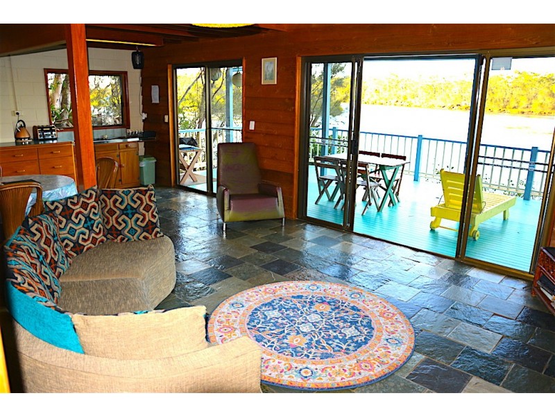 17 Jacqueline Drive, Pacific Haven QLD 4659