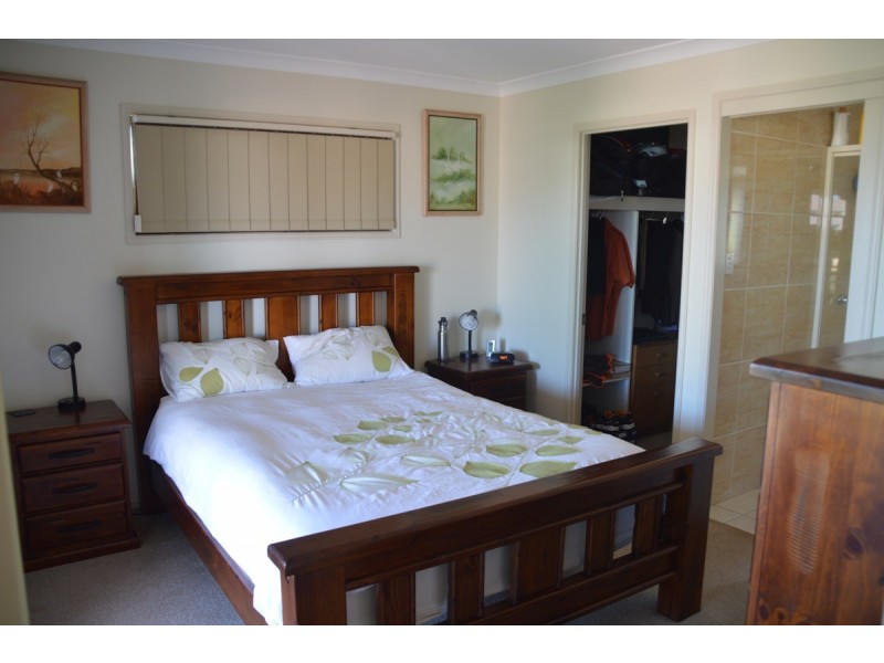 5 Lakes Boulevard, Burrum Heads QLD 4659