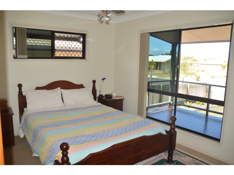 5 Lakes Boulevard, Burrum Heads QLD 4659