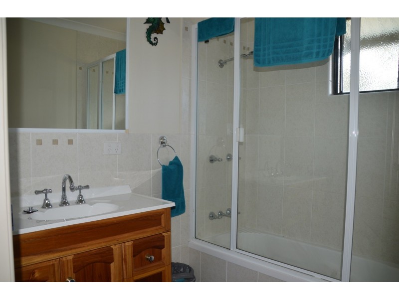 5 Lakes Boulevard, Burrum Heads QLD 4659