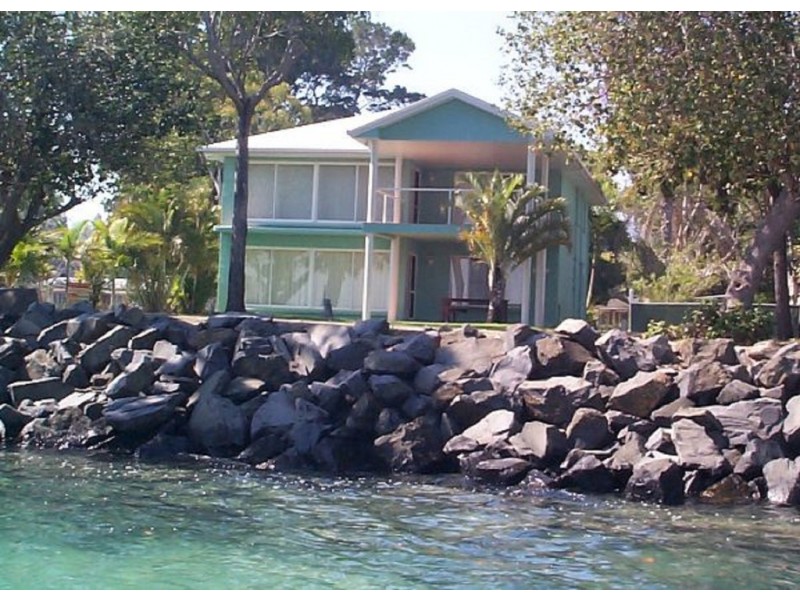 26 Burrum Street, Burrum Heads QLD 4659