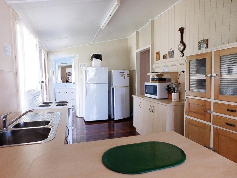 8 Burrum Heads Road, Burrum Heads QLD 4659