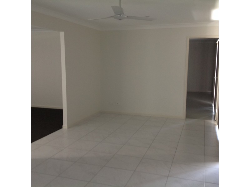 2/1 Lucas Drive, Burrum Heads QLD 4659