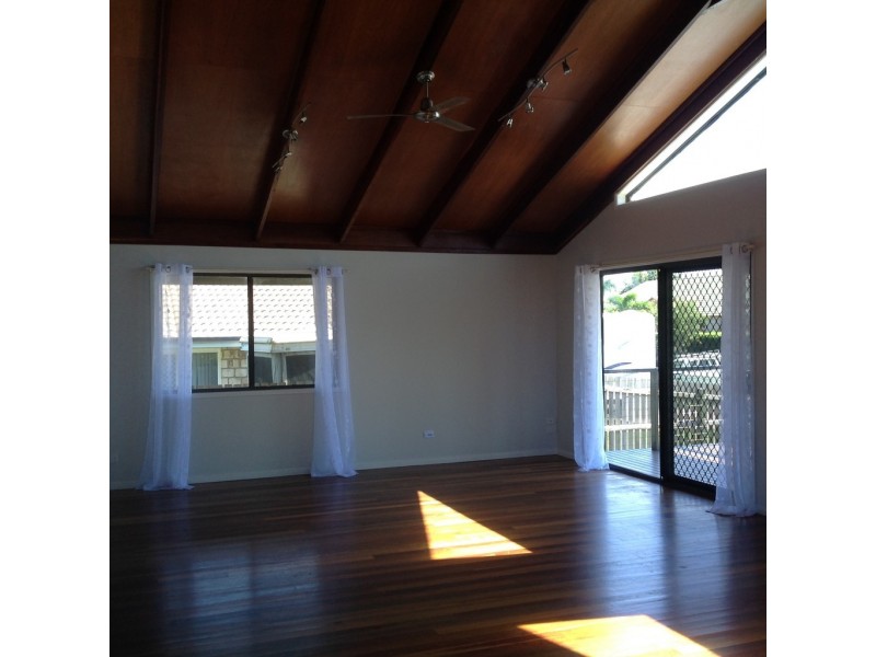 35 Lucas Drive, Burrum Heads QLD 4659